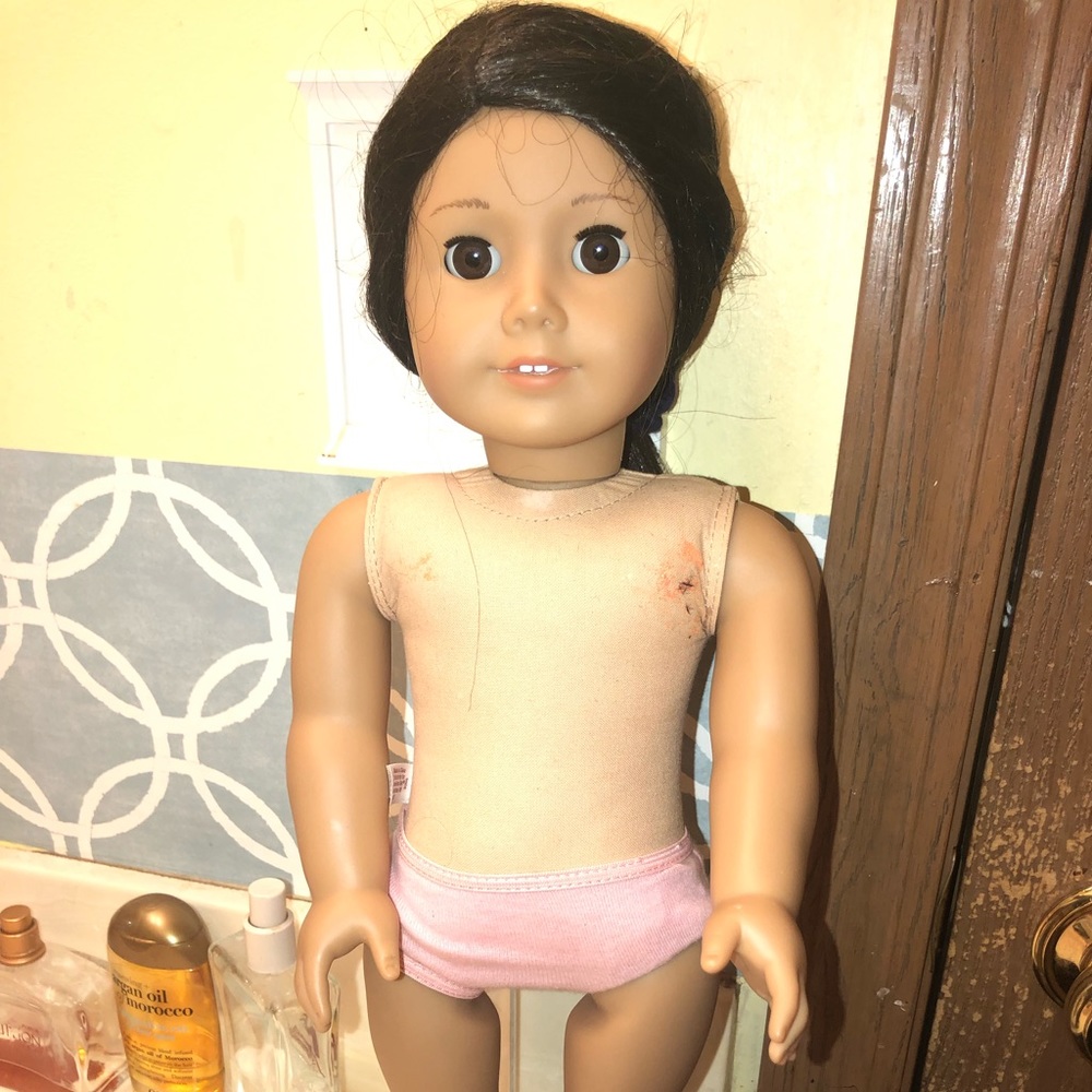 AMERICAN GIRL DOLL